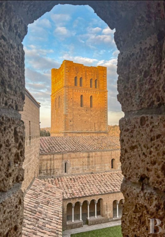 En Italie, au sud de Tuscania dans la province de Viterbe, une ancienne abbaye cistercienne réhabilitée au tournant du siècle - photo  n°27